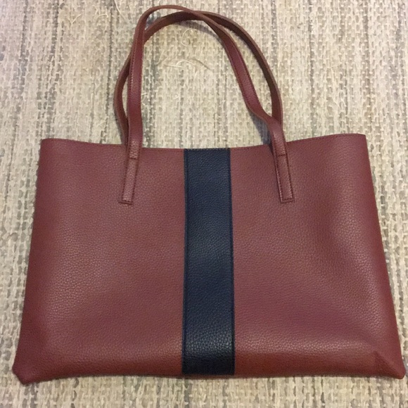 Vince Camuto Handbags - Vince Camuto vegan leather bag.